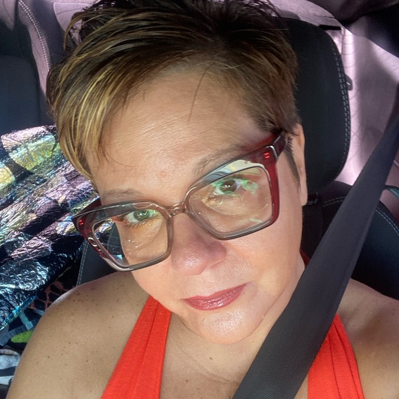 Meet your Posher, Sara - Picture 2 of 2